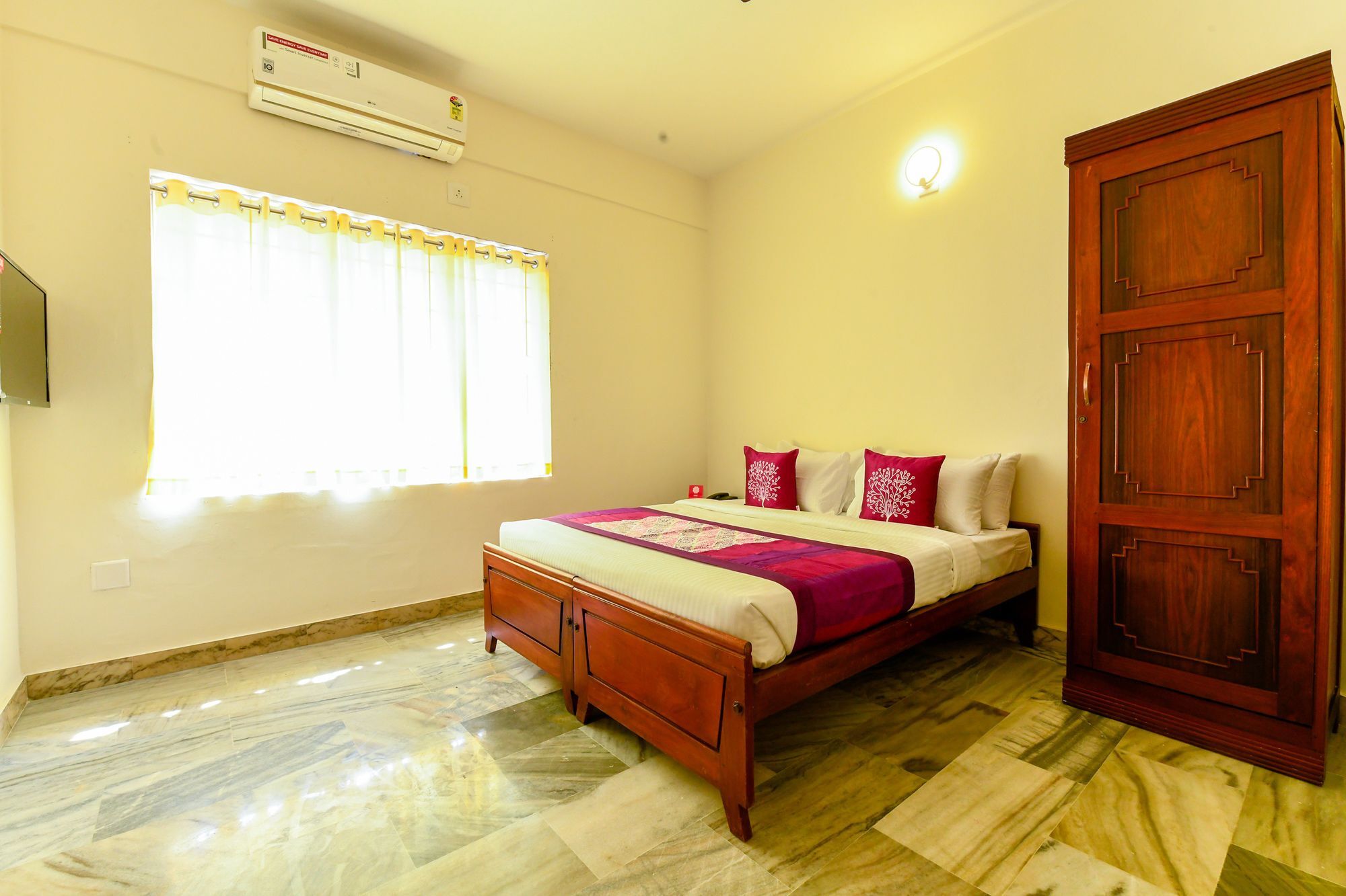 Kochi Oyo 11328 Hotel Chandrika Residency מראה חיצוני תמונה